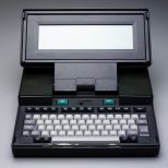 Dulmont Magnum (1983): Σε πολλούς άγνωστος υπολογιστής από την Αυστραλία. Για την ακρίβεια το μοναδικό αυστραλέζικο laptop. Αν και παρουσιάστηκε λίγους μήνες μετά τον Gavilan, τον πρόλαβε στην αγορά. Ωστόσο, είχε την ίδια σχεδόν τύχη. Αν και παρέμεινε στην αγορά για δύο χρόνια, η πορεία του ήταν φτωχή απέναντι στον ισχυρό διεθνή ανταγωνισμό. Το εξαγωγικό μοντέλο ονομαζόταν Kookaburra. Υπήρξε επίσης το μοναδικό laptop με επεξεργαστή 80186.