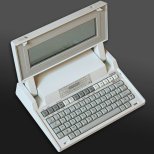 HP-110 (1984): Όχι μόνο ένα από τα πρώτα laptop, αλλά και το ισχυρότερο της εποχής του. Το HP-110 σημείωσε επιτυχία και καθιέρωσε την HP και στους φορητούς υπολογιστές. Σημαντική απουσία αποσπώμενου αποθηκευτικού μέσου, από την άλλη όμως πλευρά, η πληθωρική μνήμη ROM των 384ΚΒ χωρούσε ένα σωρό εφαρμογές γραφείου που εκκινούσαν ταχύτατα. Κάποιες από τις ελλείψεις και τις ατέλειές του, διορθώθηκαν με την αναβαθμισμένη έκδοση Plus του 1985.