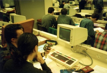 Εκατοντάδες Smaky παρέμειναν σε εκπαιδευτική χρήση μέχρι και την πρώτη πενταετία του 2000.